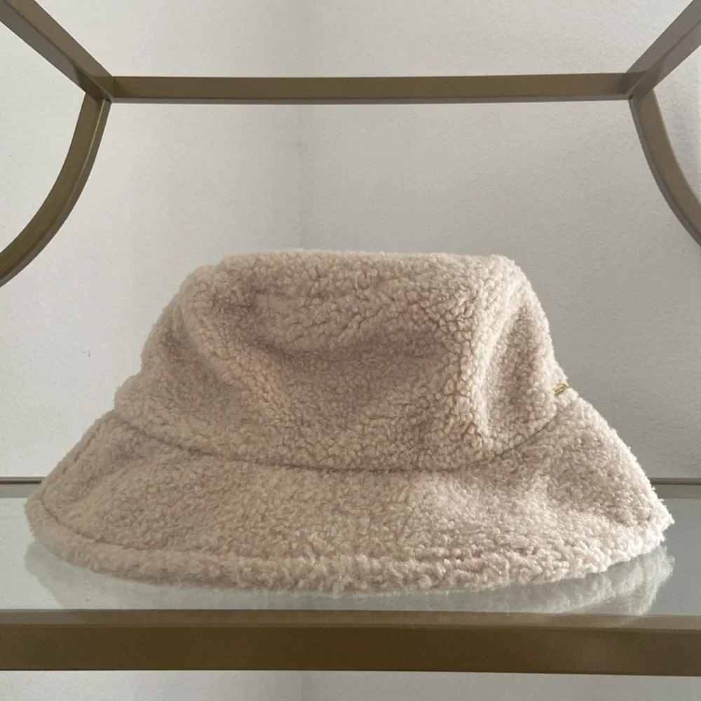 Vince Camuto cream sherpa bucket hat oatmeal festival vibes teddy boucle OSFM